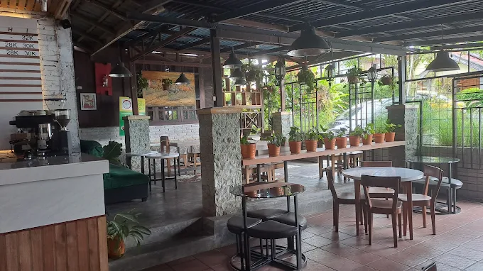 Tomaru Cafe